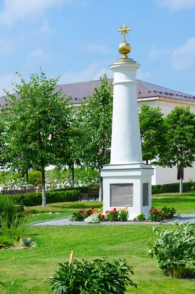 Memorial sütununda Holy Trinity Ipatievsky Manastırı, Kostroma, Rusya Federasyonu — Stok fotoğraf