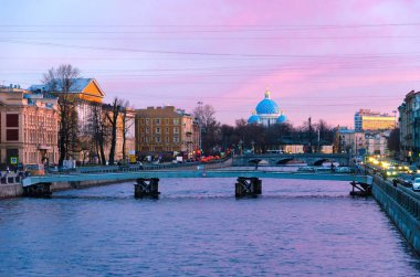 Güzel bir akşam görünümünü Fontanka Nehri dolgu, St. Petersburg, Rusya Federasyonu