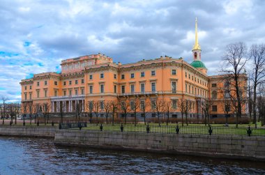 Görünüm ünlü Mikhailovsky kale Fontanka Nehri'nin, St. Petersburg, Rusya Federasyonu