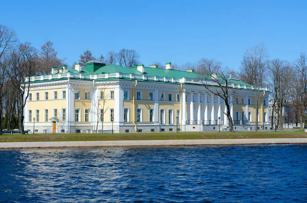 Вид Каменноостровского дворца, Санкт-Петербург, Россия — стоковое фото