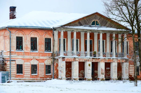 Casa di feudo abbandonata di Chaletsky e Voynich-Senkozheskiy in villaggio di Khalch del distretto di Vetka della regione di Gomel, Belarus — Foto Stock