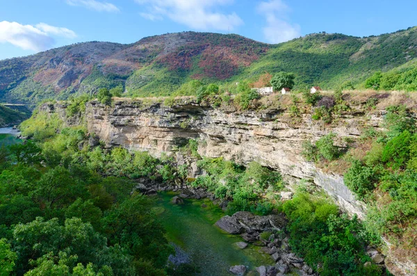 Canyon del fiume Moraca, paesaggio montano, Montenegro — Foto Stock