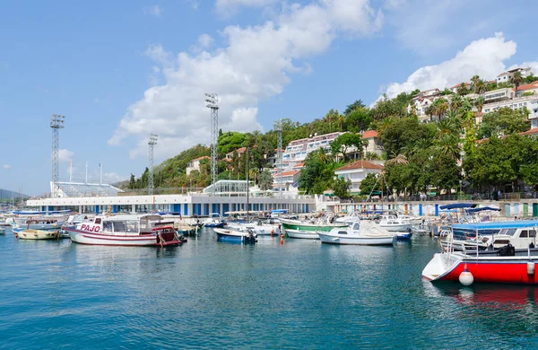 Kaj av populär semesterort i Herceg Novi, Montenegro — Stockfoto