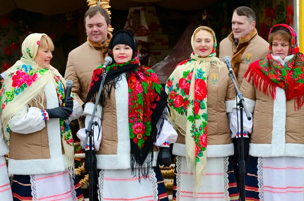 Выступление творческого коллектива на празднике "Масленица", Гомель, Беларусь — стоковое фото