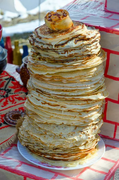 Comida tradicional en las festividades de Shrovetide —  Fotos de Stock