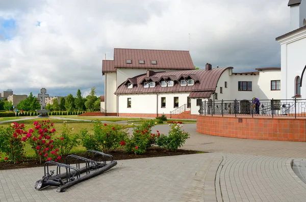 Гостиница (церковный дом) в Покрово-Преображенском храме, г. Липецк — стоковое фото