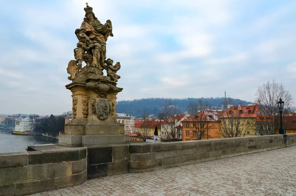 Compositions sculpturales du pont Charles, Prague, République tchèque — Photo