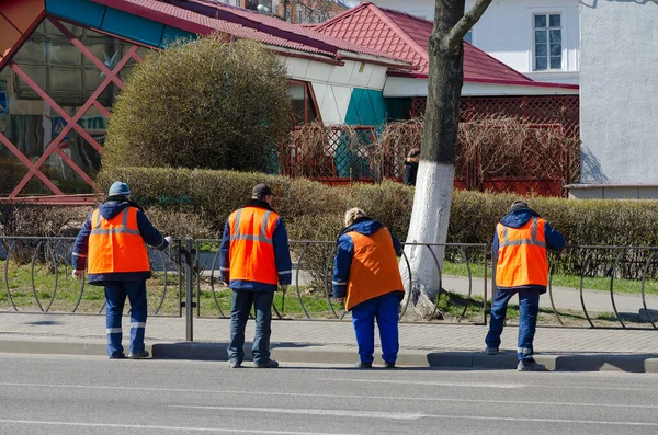 Gomel Belarus Março 2020 Trabalhadores Desconhecidos Habitação Dos Serviços Comunais — Fotografia de Stock