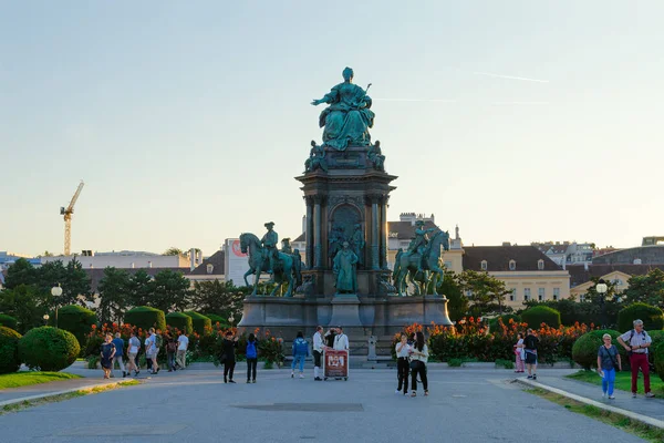 Вена Австрия Сентября 2018 Года Неизвестные Туристы Находятся Памятника Императрице — стоковое фото