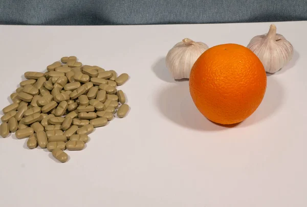 Comparação Dos Benefícios Dos Comprimidos Outros Medicamentos Com Alho Frutas — Fotografia de Stock