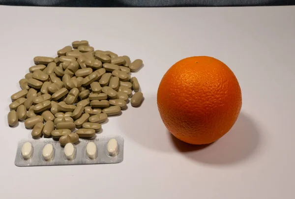 Comparação Dos Benefícios Dos Comprimidos Outros Medicamentos Com Alho Frutas — Fotografia de Stock