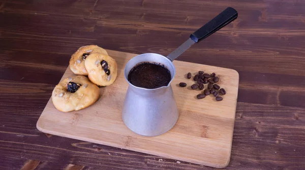 コーヒー コーヒー豆 プルーンとクッキーとトゥルカ — ストック写真