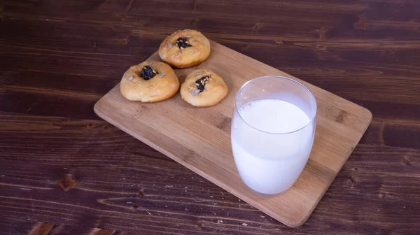 Cookies Prunes Milk Delicious Breakfast — Stock Photo, Image