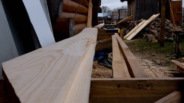 Daha eklemli, daha kalın, daha planlı. Tahta talaşı makinesi. ahşap işleri