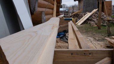 Daha eklemli, daha kalın, daha planlı. Tahta talaşı makinesi. ahşap işleri