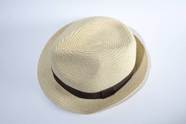 şapka beyaz arkaplanda.