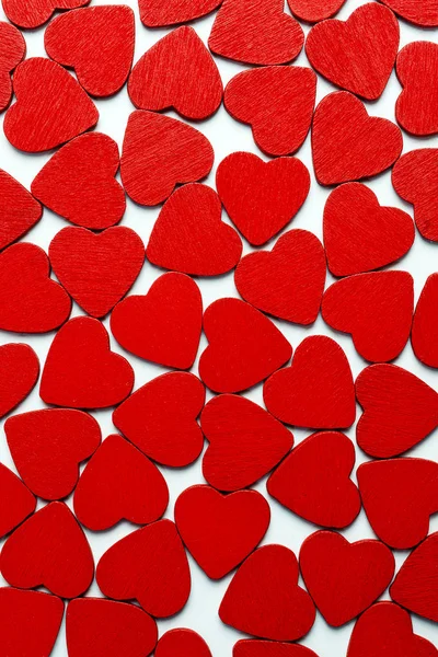 En massa röda hjärtan ligger på den vita bakgrunden. — Stockfoto