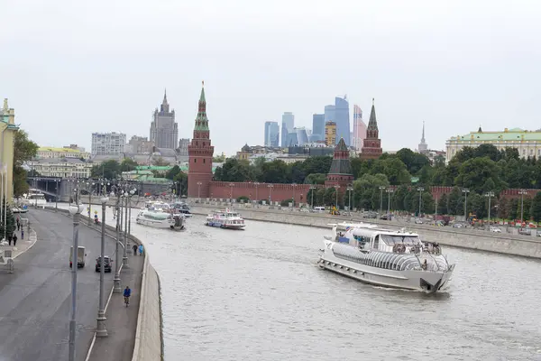 Crucero de placer por el río Moscú . — Foto de Stock
