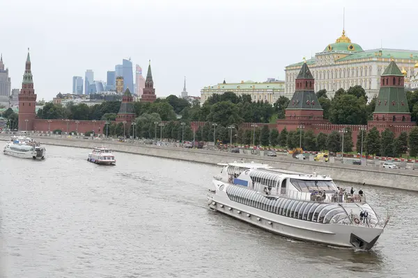 Croisière d'agrément sur la rivière Moscou . — Photo