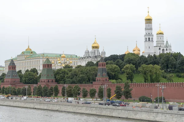 Skyline du Kremlin et du front de mer . — Photo