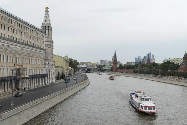 Удовольственный круиз по Москве . — стоковое фото