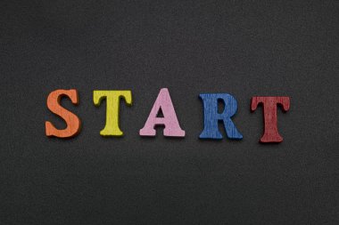 Siyah bir arka plan üzerinde başlatmak.