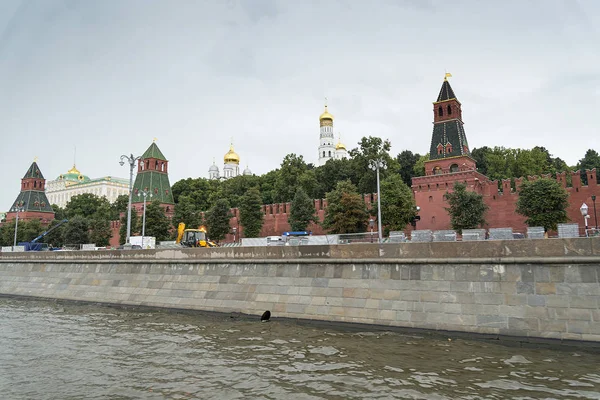 El horizonte del Kremlin y el paseo marítimo . — Foto de Stock