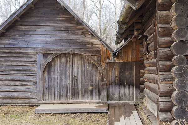Het oude houten huis. — Stockfoto