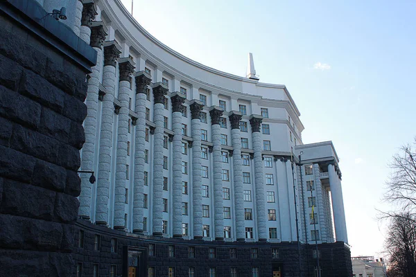 Eski bir elips şeklinde bina mimari.