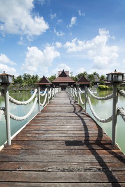 Eve Nehri Köprüsü.