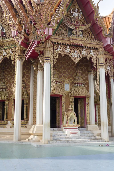 Temple de Bouddha au sommet en Thaïlande . — Photo