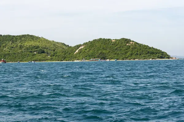 Havet, ön och sky. — Stockfoto