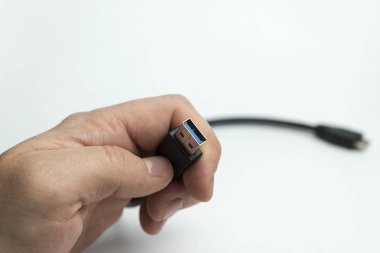 Usb kablosu el tutar