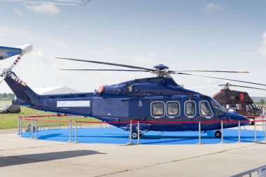 Sergi Maks mavi helikopter.