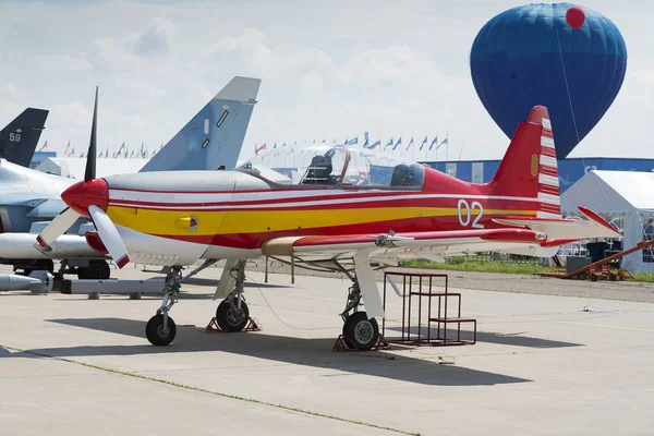 Aviones de hélice civil en MAKS . —  Fotos de Stock