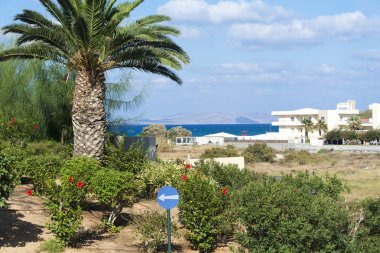 Crete, Yunanistan, deniz ve otel bakan Adası.