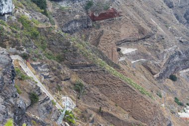 Eski limanda Santorini eski merdivenler.