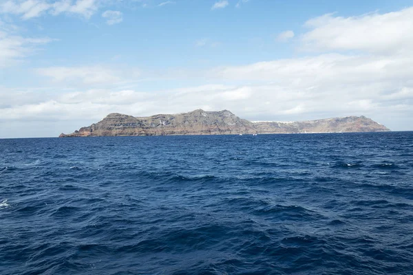 Die Landschaft auf das Meer und die Berge der Insel. — Foto de Stock