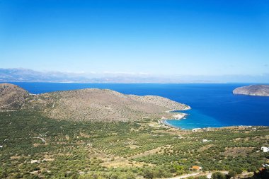 Denizin Crete yakınındaki adanın görünümü.
