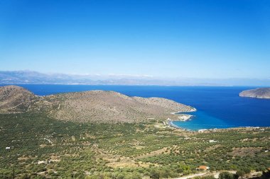 Denizin Crete yakınındaki adanın görünümü.