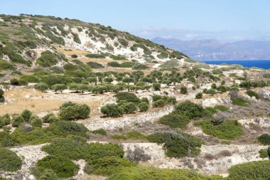 Tepeler ve dağlar Girit Adası yolda.