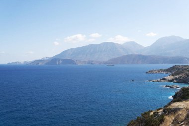 Deniz ve dağlar Girit.