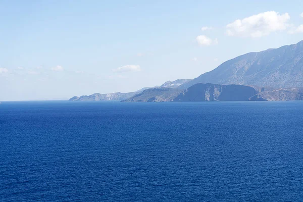 De zee en de bergen van Kreta. — Stockfoto