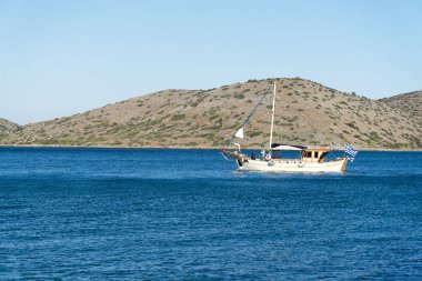 Yat yarışı rüzgarlı havalarda Adriyatik Denizi.
