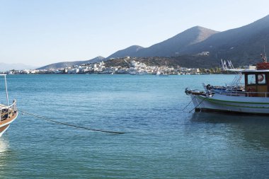 Deniz ve dağlar Girit.