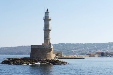 Chania şehirdeki deniz feneri. Güzel, güneşli havalarda.
