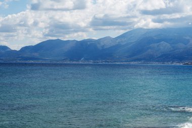 Deniz ve dağlar Girit.