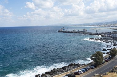 Kayıkhane güneşli bir günde akut Girit.