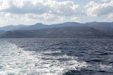 Deniz ve dağlar Girit.