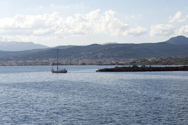 Море и горы Крита . — стоковое фото
